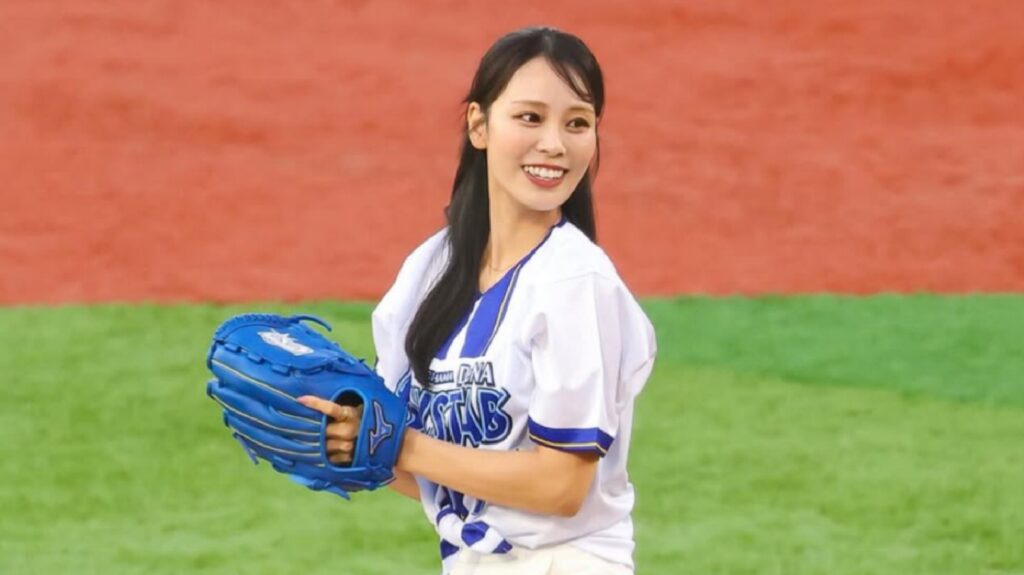 女子ゴルフの鈴木愛佳子選手、始球式でも“攻めのゴルフ”　豪快フォームにスタンド総立ち