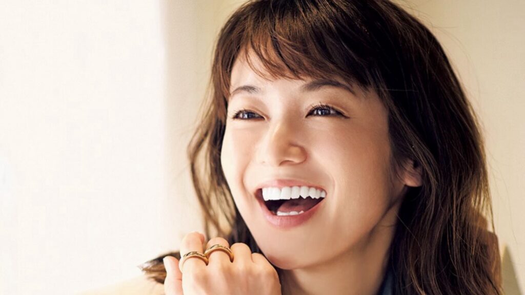 内山理名さんが第1子出産を報告 吉田栄作も喜び「56歳の新米パパ」