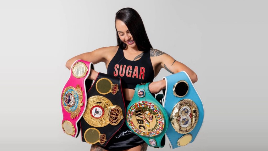 話題の美ボディ女子ボクサーのチェルネカ・ジョンソンが連日のフィジカルトレで筋力ビルド・アップ ! 11月に統一王座防衛戦決定