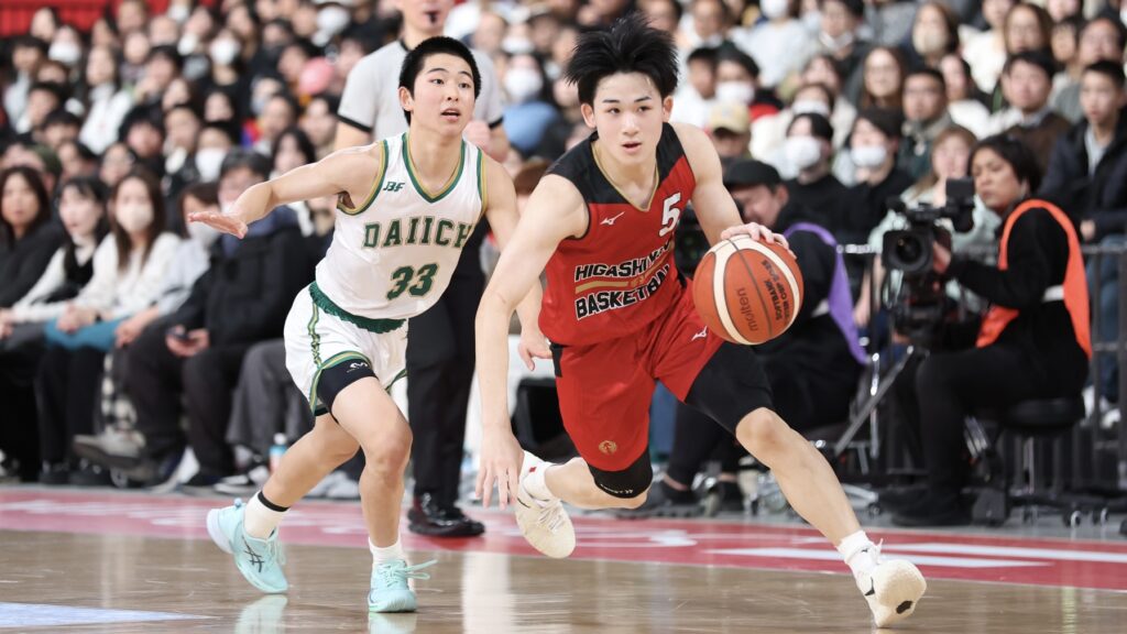 佐藤凪が25得点で主役に！東山が福岡第一を撃破、悲願の初優勝へ王手【ウインターカップ男子準決勝】