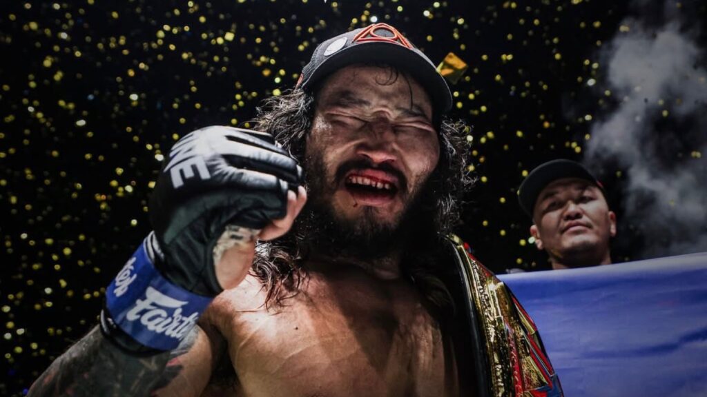 【ONE】11年ぶりのモンゴル人世界王者誕生！バータルフーが圧巻の一本勝ちでアンドラージ撃破、“黄金の血統”が頂点へ
