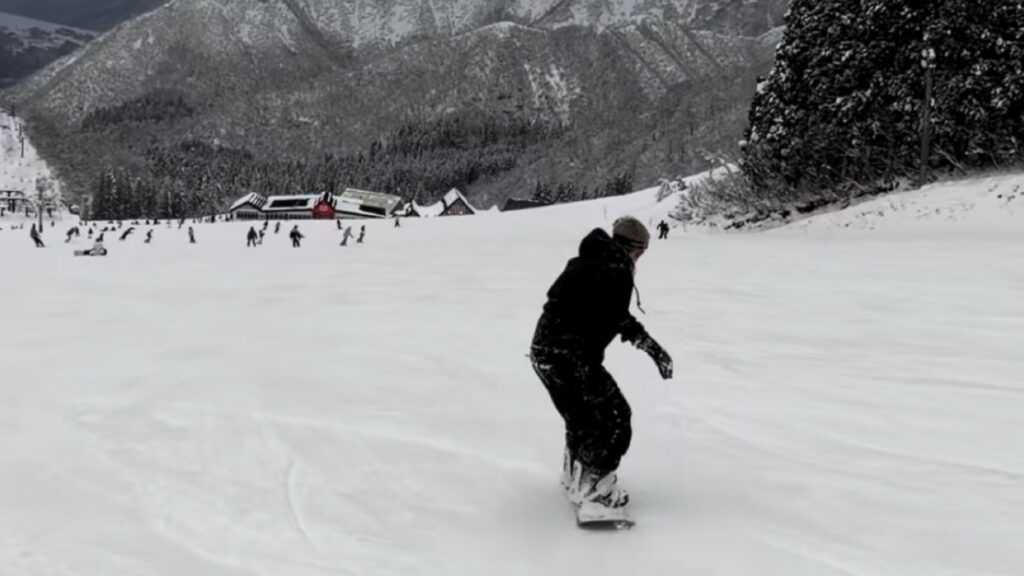 秋元強真選手、無傷の激闘直後に“初スノボ”満喫!! 遊びも全力の19歳超新星に「さすが」の声　まさかの“ぎっくり腰”告白も