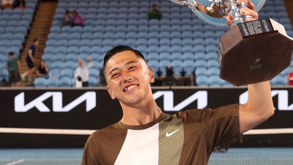 雨にも 逆境にも動じない19歳の完成度―車いすテニス小田凱人選手が全豪2度目Vで示した「王者の条件」