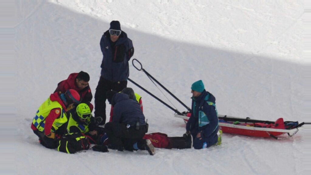 五輪スノボ女子ハーフパイプ競技で中国代表 劉佳宇が頭部強打で担架搬送…会場騒然 韓国代表の李娜昀も膝靱帯損傷で２回目の競技を棄権　同種目で相次ぐ負傷に深刻な懸念