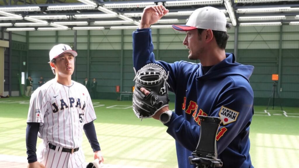 侍ジャパン合宿で異例の光景 ダルビッシュ有選手に助言求めるエース級が列、ブルペンに漂う“学びの熱”