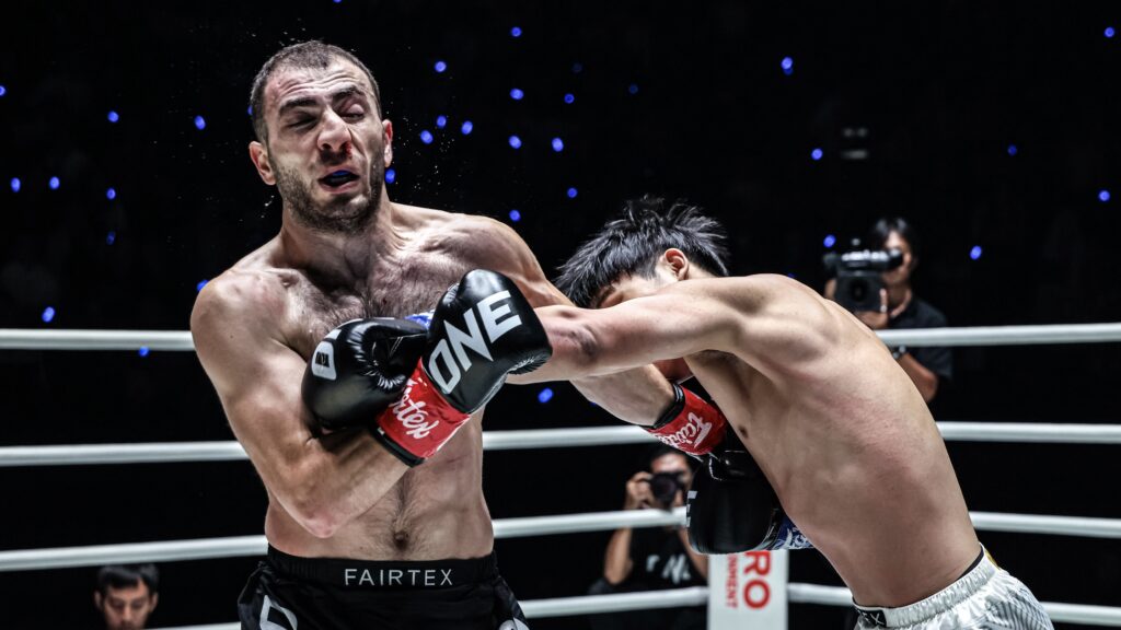 ONE FF147=寺山遼冴選手、衝撃のKOデビュー 強烈左で相手失神 ボーナス獲得の鮮烈勝利