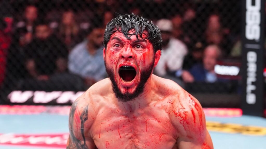 元RIZINファイターのムサエフが流血戦を制してUFC初勝利 ダウンから逆転、パウンド地獄で強豪バハモンデス沈める