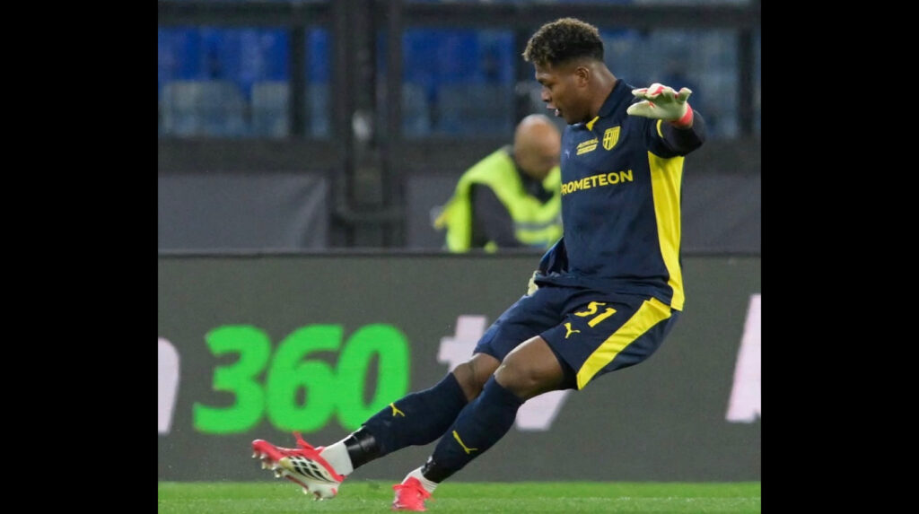 パルマGK鈴木彩艶選手が逆境から信頼を奪還！敵地ラツィオ戦で示した“守護神の価値”、指揮官の期待に応える一戦