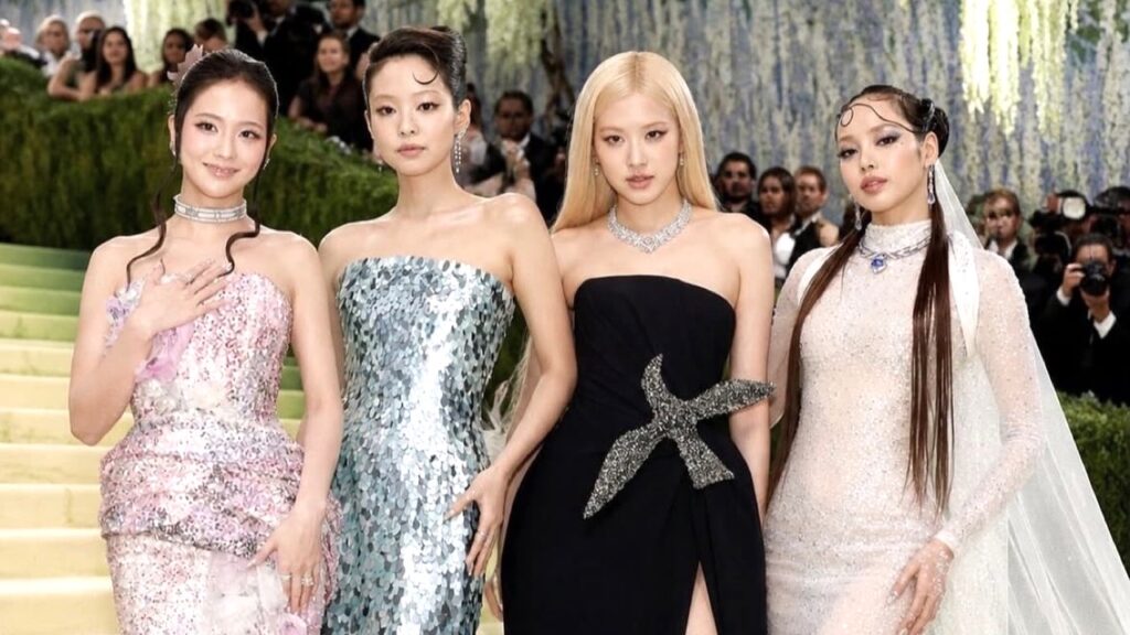 BLACKPINK がメットガラで4人集結 世界最大級のファッション祭典で存在感