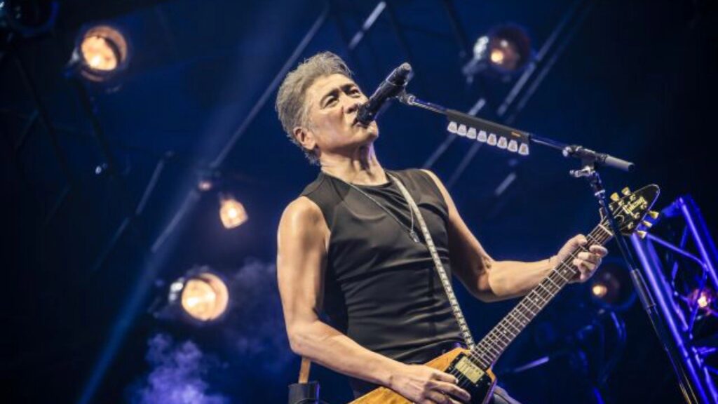 吉川晃司さん 左目の失明危機で緊急手術　2公演の延期を発表「激しい運動を控える必要」