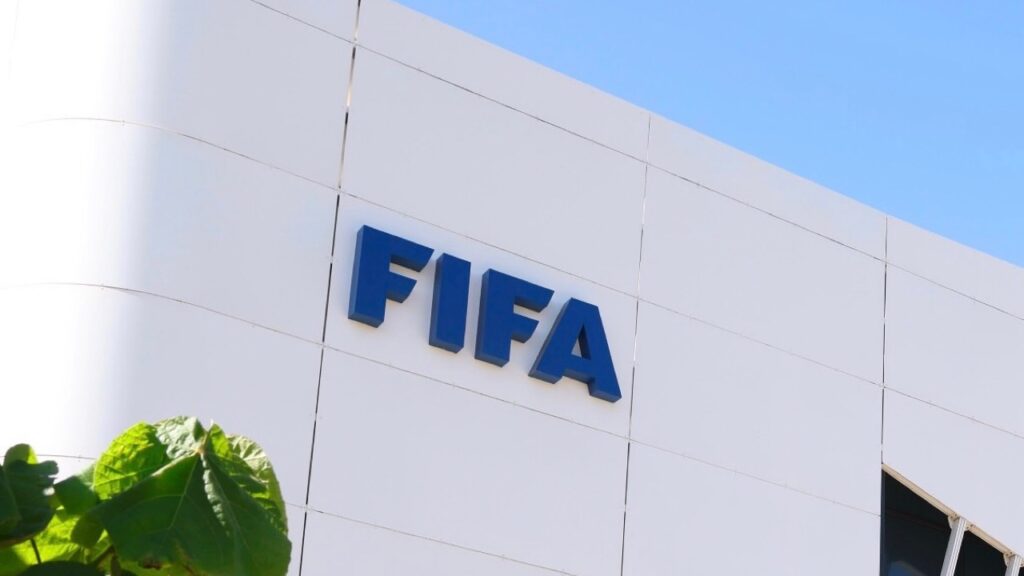 FIFA会長インファンティーノ氏 批判乗り越え留任決定 世界最大級のスポーツ組織を支える「権威」は揺るがず ・・・謝罪と改革姿勢
