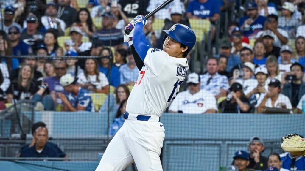 大谷翔平選手が復帰後 初打席 いきなり右前打 23日ぶり安打に本拠地熱狂 右腕で外角低めを強烈に引っ張る