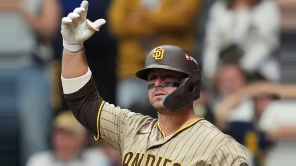 MLB パドレスが・・・まさかの天井直撃で逆転機が消滅「本塁打性」の打球が真下に落下…松井裕樹は2戦連続無失点